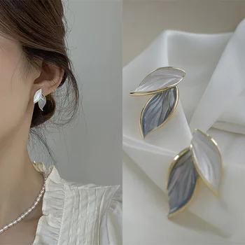 RUIGE Ново Корейското Мощността, Метални Модни Пресни Сладки Сиви обеци-карамфил под формата на листа За жени 2023, Модни бижута